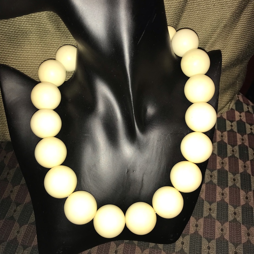 Darlene necklace white balls 18”+ vintage